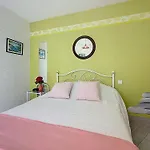 Sel Et Pins By Interhome *