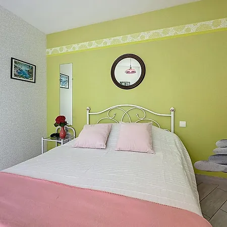 Sel Et Pins By Interhome *